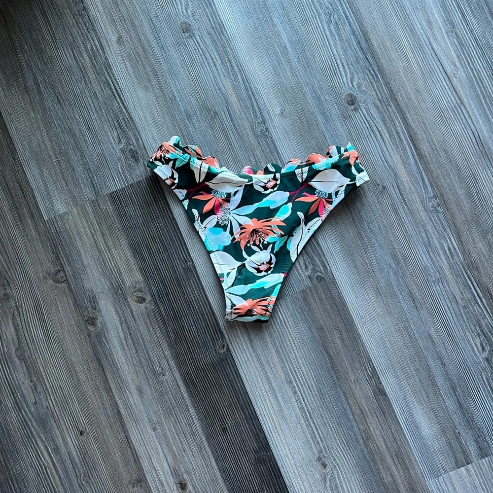Cupshe Scalloped Floral Bikini Swimsuit Set - Picture 7 of 8